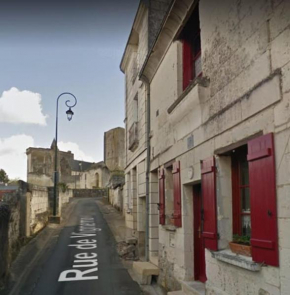 La Maison du Donjon - Gites de 8 personnes, parking privé avec jardin terrasse